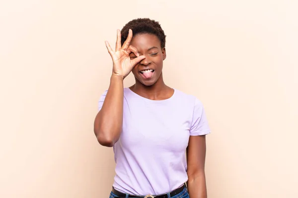 Young Pretty Black Womansmiling Happily Funny Face Joking Looking Peephole — Stock Photo, Image
