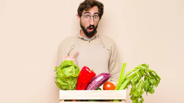 Green Grocery Man Looking Shocked Surprised Mouth Wide Open Pointing — Stock Photo, Image