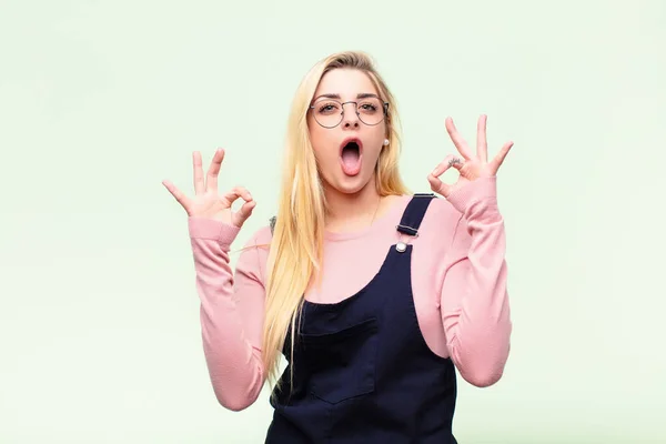 Young Pretty Blonde Woman Feeling Shocked Amazed Surprised Showing Approval — Stock Photo, Image