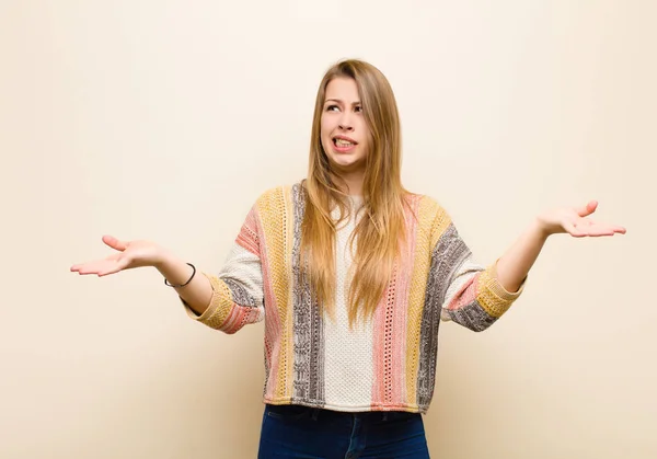 Young Blonde Woman Shrugging Dumb Crazy Confused Puzzled Expression Feeling — Stockfoto