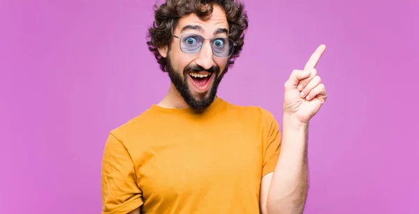 Joven Loco Fresco Hombre Sintiéndose Como Genio Feliz Emocionado Después — Foto de Stock