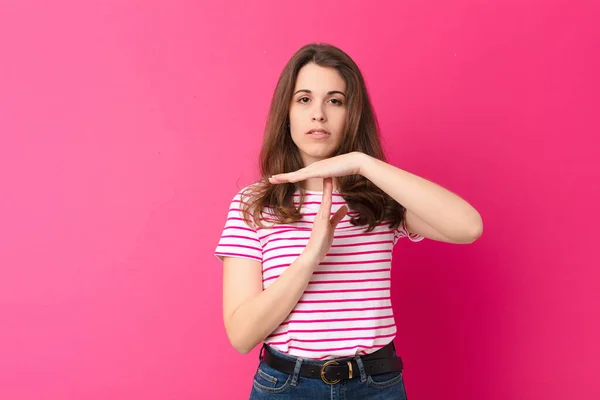 Jong Mooi Vrouw Zoek Serieus Streng Boos Ontevreden Waardoor Tijd — Stockfoto