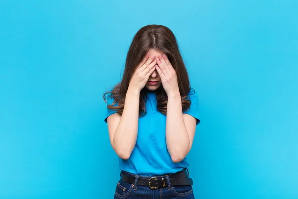 Junge Hübsche Frau Fühlt Sich Traurig Frustriert Nervös Und Deprimiert — Stockfoto