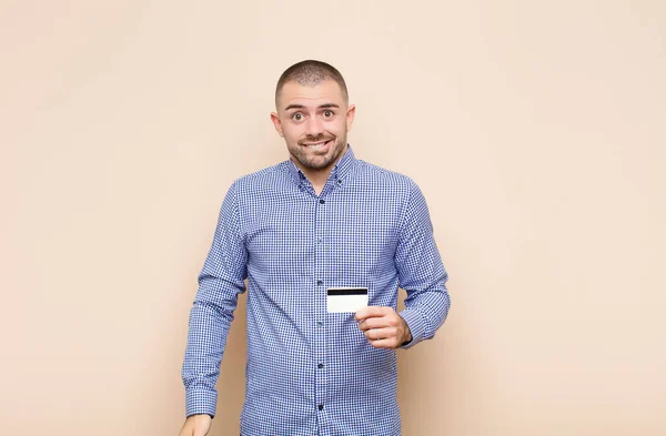 Joven Guapo Hombre Mirando Perplejo Confundido Mordiendo Labio Con Gesto —  Fotos de Stock