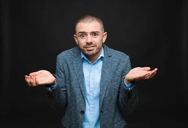 Jovem Empresário Sentindo Sem Noção Confuso Não Tenho Certeza Qual — Fotografia de Stock