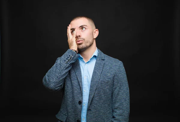 Joven Empresario Que Siente Aburrido Frustrado Soñoliento Después Una Tarea — Foto de Stock