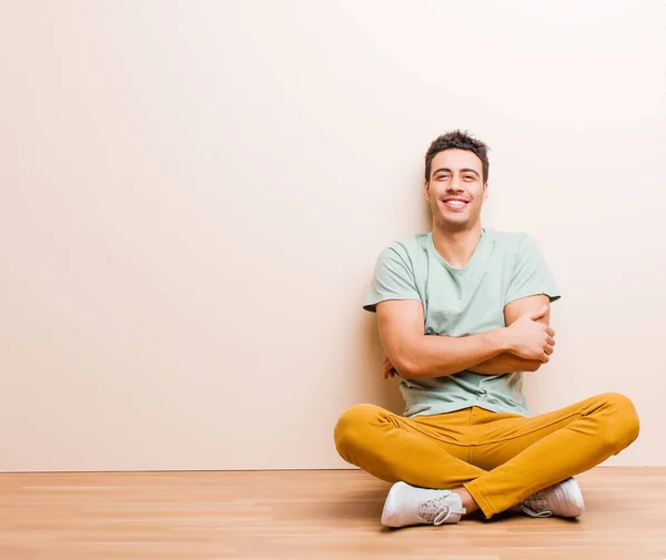 Young Arabian Man Laughing Happily Arms Crossed Relaxed Positive Satisfied — Stock Photo, Image