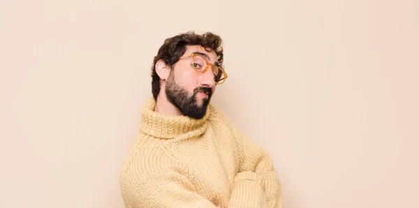 Young Cool Man Shrugging Feeling Confused Uncertain Doubting Arms Crossed — Stock Photo, Image