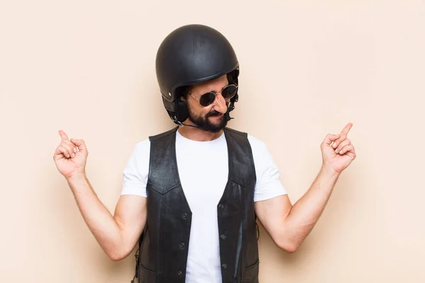 Jonge Koele Man Met Baard Met Een Helm Die Zijn — Stockfoto