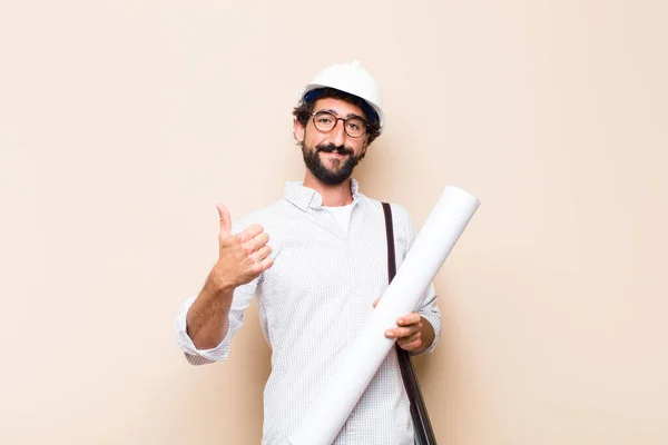 Jonge Bebaarde Architect Man Trots Poseren Met Een Kopieerruimte — Stockfoto