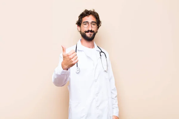 Giovane Medico Uomo Successopiena Espressione Soddisfatto — Foto Stock