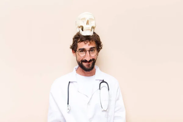 Jovem Médico Homem Com Crânio Cabeça — Fotografia de Stock