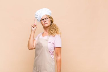 Orta yaşlı fırıncı harika bir fikri fark edip 