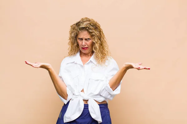 Middle Age Woman Shrugging Dumb Crazy Confused Puzzled Expression Feeling — Fotografia de Stock