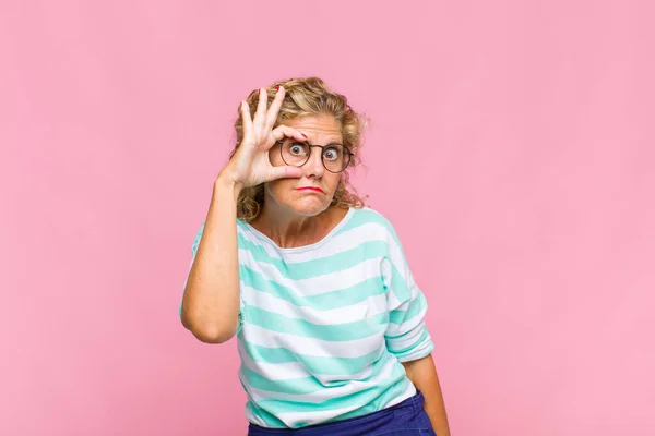 Middle Age Woman Smiling Happily Funny Face Joking Looking Peephole — Stock Photo, Image