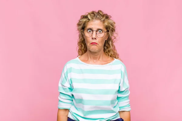 Medelålders Kvinna Känner Sig Ledsen Och Stressad Upprörd Grund Dålig — Stockfoto