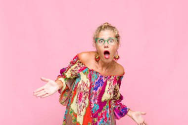 middle age woman feeling clueless and confused, having no idea, absolutely puzzled with a dumb or foolish look