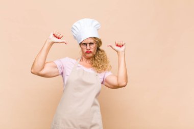 Orta yaşlı fırıncı kendini gururlu, kibirli ve kendinden emin hissediyor. Tatmin olmuş ve başarılı görünüyor.