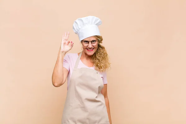 Bäckerin Mittleren Alters Fühlt Sich Glücklich Entspannt Und Zufrieden Zeigt — Stockfoto
