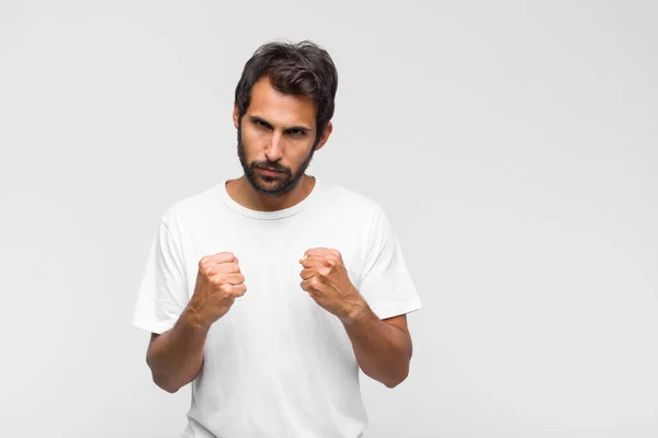 Joven Latino Guapo Hombre Sintiéndose Feliz Enamorado Sonriendo Con Una —  Fotos de Stock