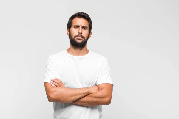 Joven Latino Guapo Hombre Sintiéndose Como Genio Feliz Emocionado Después — Foto de Stock