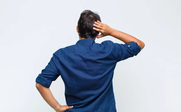 Jovem Latino Bonito Homem Sentindo Sem Noção Confuso Pensando Uma — Fotografia de Stock