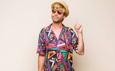 Harika bir fikir olduğunu fark edip 