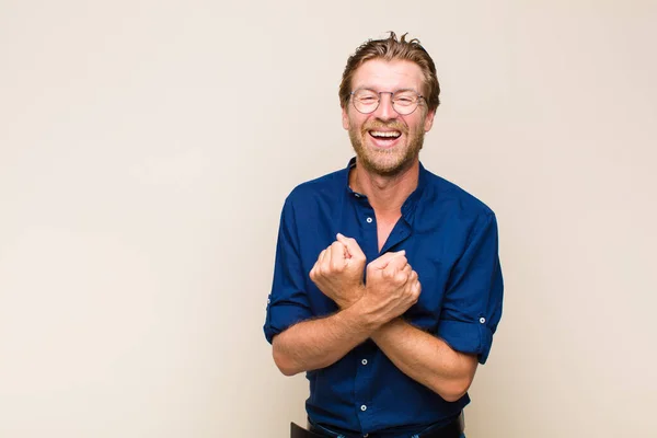 Blonde Adult Caucasic Man Smiling Cheerfully Celebrating Fists Clenched Arms — Stock Photo, Image