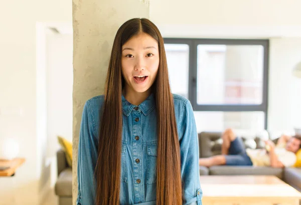 Young Pretty Asian Woman Looking Very Shocked Surprised Staring Open — Stock Photo, Image