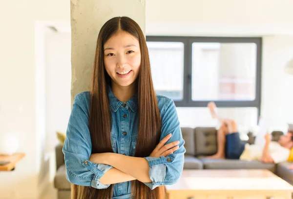 Fiatal Csinos Ázsiai Néz Mint Egy Boldog Büszke Elégedett Achiever — Stock Fotó