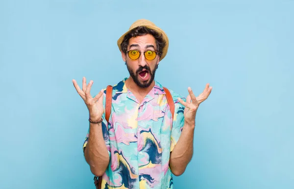 Young Bearded Tourist Man Screaming Hands Air Feeling Furious Frustrated — Stock Photo, Image