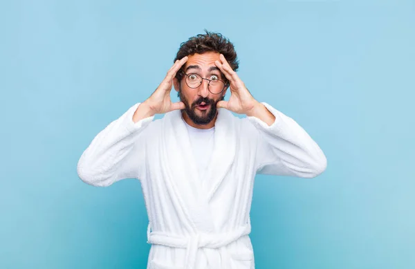 Junger Bärtiger Mann Bademantel Sieht Aufgeregt Und Überrascht Aus Mit — Stockfoto