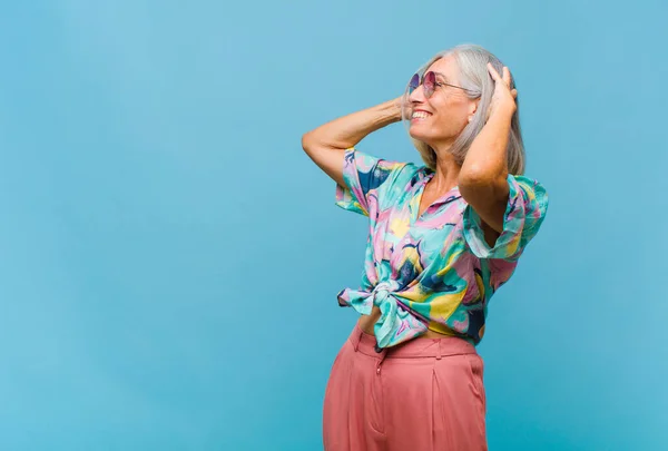 Mujer Guay Mediana Edad Con Boca Abierta Mirando Horrorizado Sorprendido — Foto de Stock