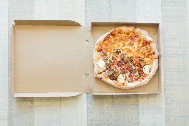 İtalyan pizzası yakın plan. konsepti kaldır