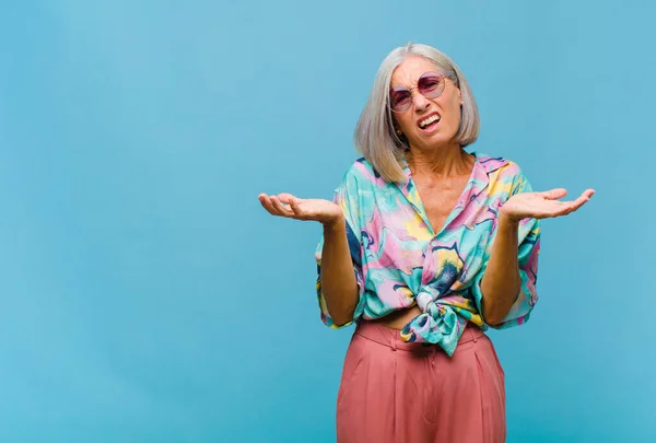 Middle Age Cool Woman Feeling Clueless Confused Sure Which Choice — Stock Photo, Image