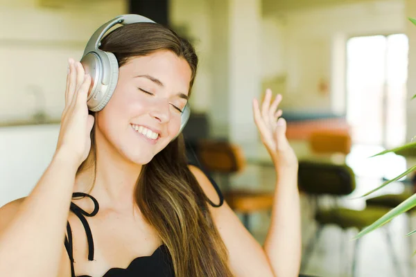 Young Pretty Woman Listening Music Dancing — Stock Photo, Image