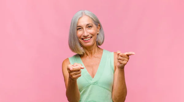 Mujer Bonita Mediana Edad Que Parece Seria Confusa Incierta Reflexiva —  Fotos de Stock