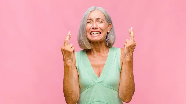 Hübsche Frau Mittleren Alters Die Stolz Selbstbewusst Und Glücklich Aussieht — Stockfoto