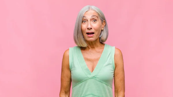 Middelbare Leeftijd Mooie Vrouw Zich Verveeld Gefrustreerd Slaperig Een Vermoeiende — Stockfoto