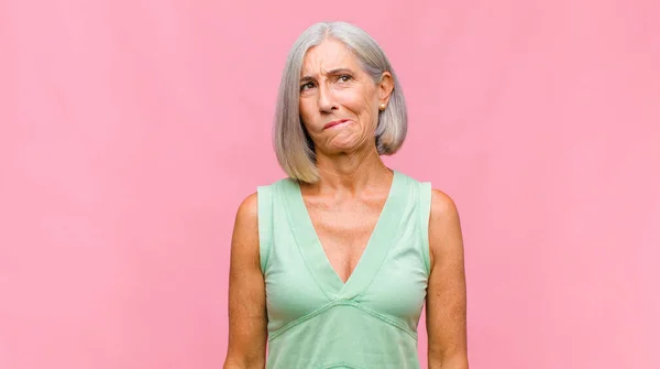 Middle Age Pretty Woman Looking Happy Pleasantly Surprised Excited Fascinated — Stock Photo, Image