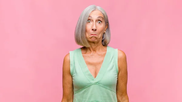 Middle Age Pretty Woman Feeling Shocked Happy Amazed Surprised Looking — Stock Photo, Image