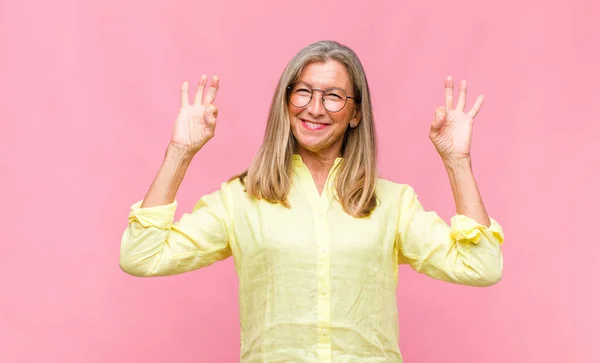 Mujer Bonita Mediana Edad Que Parece Grave Infeliz Enojado Disgustado — Foto de Stock