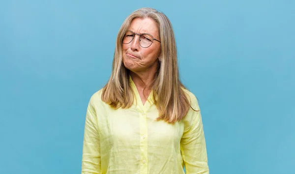 Middle Age Pretty Woman Looking Happy Pleasantly Surprised Excited Fascinated — Stock Photo, Image