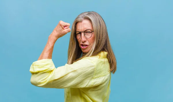 Jolie Femme Âge Moyen Sentant Frustrée Agacée Malade Fatiguée Échec — Photo