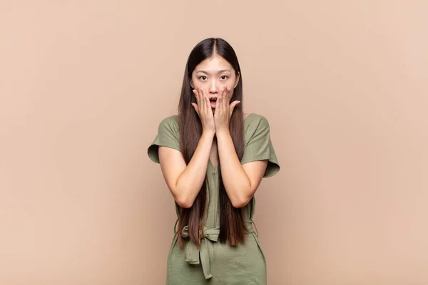 Asian Young Woman Feeling Shocked Scared Looking Terrified Open Mouth — Stock Photo, Image