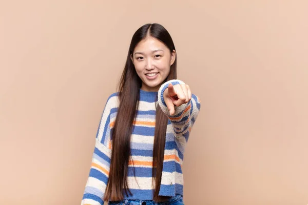 Asian Young Woman Pointing Camera Satisfied Confident Friendly Smile Choosing — Stock Photo, Image