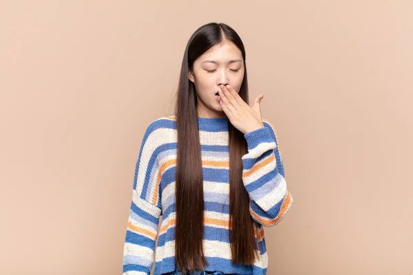 Asian Young Woman Yawning Lazily Early Morning Waking Looking Sleepy — Stock Photo, Image