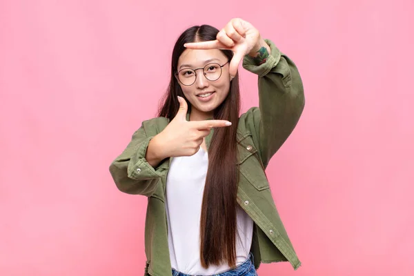 Aziatische Jonge Vrouw Gevoel Gelukkig Vriendelijk Positief Glimlachen Het Maken — Stockfoto