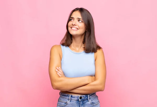 Jonge Mooie Vrouw Die Zich Gelukkig Trots Hoopvol Voelt Zich — Stockfoto