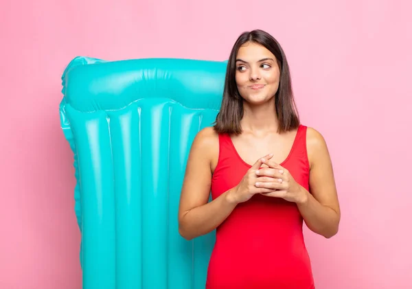 Giovane Bella Donna Sentirsi Orgogliosa Maliziosa Arrogante Mentre Tramano Piano — Foto Stock